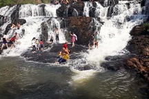 Dự án thủy điện tái khởi động, người dân cầu cứu “giữ lại thác nước”!