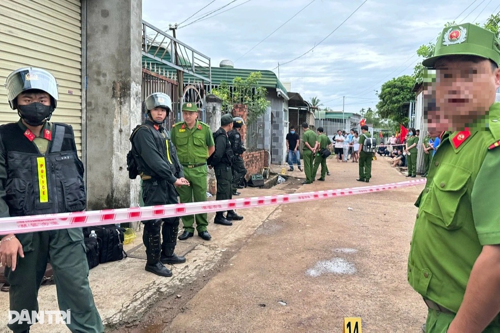 Khởi tố kẻ thảm sát 4 người trong cùng gia đình ở Đắk Lắk - 2 Khởi tố kẻ thảm sát 4 người trong cùng gia đình ở Đắk Lắk - 2