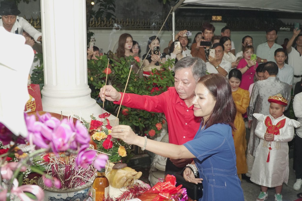 NSND Minh Hằng, NSƯT Tiến Quang xúc động trong lễ giỗ Tổ nghề sân khấu - 8 NSND Minh Hằng, NSƯT Tiến Quang xúc động trong lễ giỗ Tổ nghề sân khấu - 8