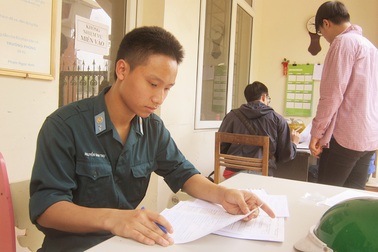 Ngày chót, thí sinh vẫn "bối rối" khi làm thủ tục đăng ký thi THPT quốc gia