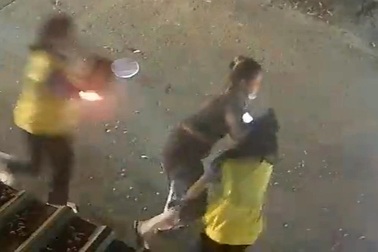 Nữ nhân viên gác tàu ở TPHCM: "Tôi không hiểu vì sao mình bị đánh"