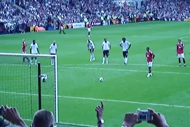 Đá hỏng phạt đền, Nani khiến HLV Ferguson nổi trận lôi đình