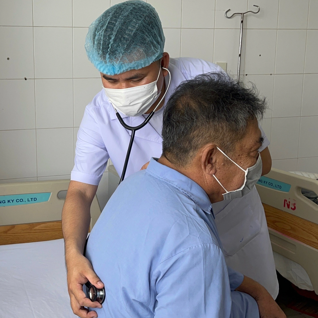 Ho ra máu liên tục, đến bệnh viện mới biết bị hóc xương cá - 2 Ho ra máu liên tục, đến bệnh viện mới biết bị hóc xương cá - 2