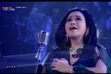 Ca sĩ Thanh Lam hát "Hoa Sữa", ca khúc được sáng tác bởi nhạc sĩ Hồng Đăng