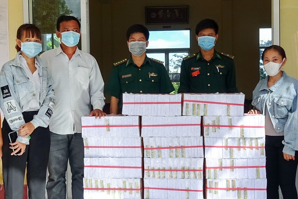 Nhận học bổng, mong các sinh viên trả lại bằng kết quả học tập cao nhất - 3 Nhận học bổng, mong các sinh viên trả lại bằng kết quả học tập cao nhất - 3
