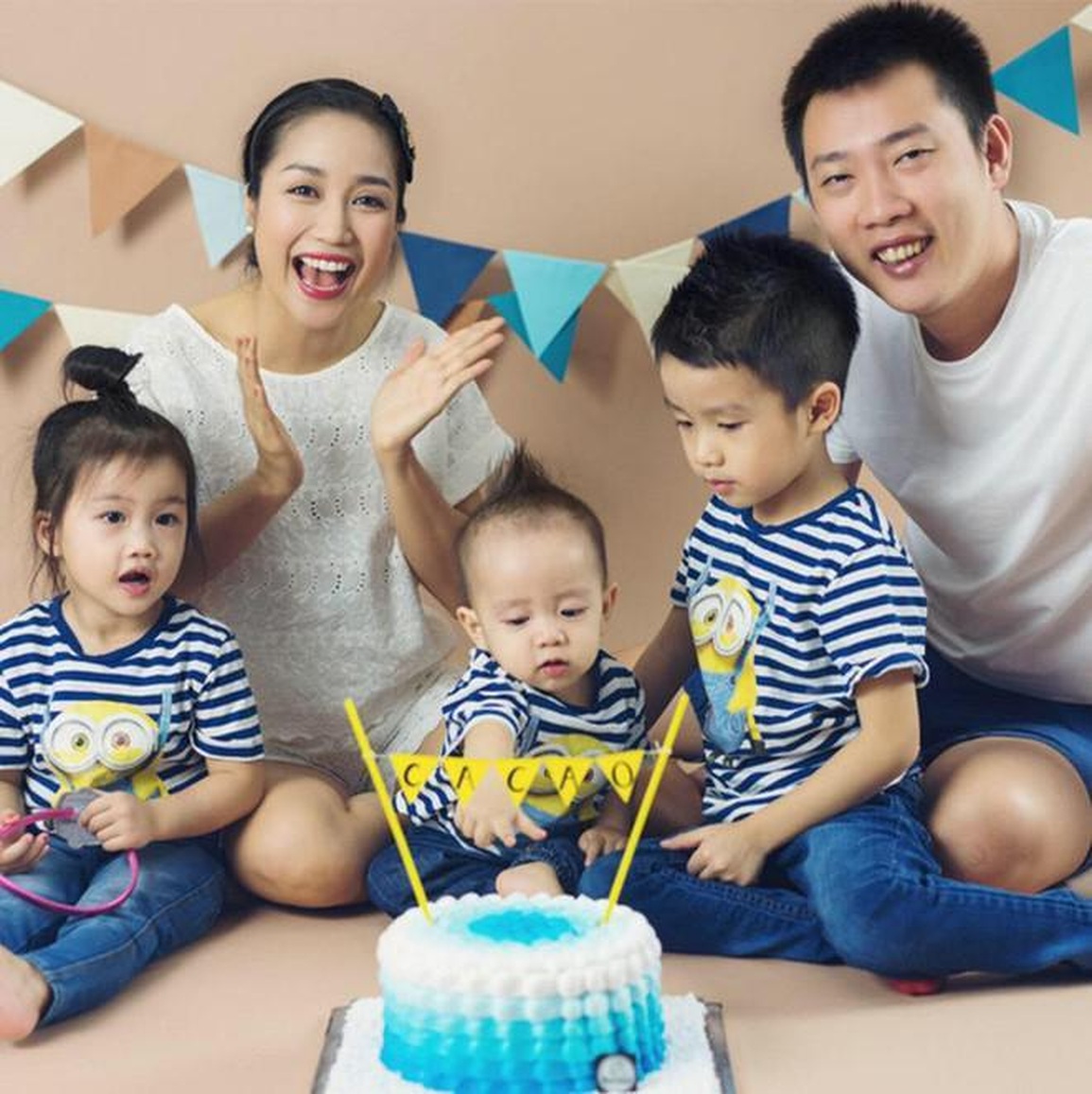 Vẻ đẹp gợi cảm của những bà mẹ đông con nhất, nhì showbiz Việt - 5 Vẻ đẹp gợi cảm của những bà mẹ đông con nhất, nhì showbiz Việt - 5