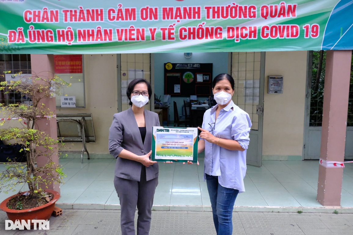 Bé Mén, con gái của 52 y bác sĩ bệnh viện nhi được giúp hơn 108 triệu đồng - 2 Bé Mén, con gái của 52 y bác sĩ bệnh viện nhi được giúp hơn 108 triệu đồng - 2