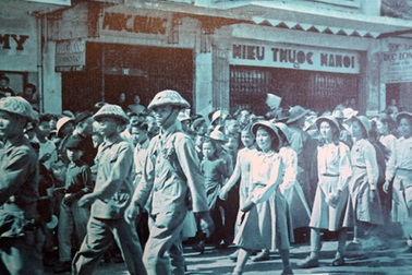 Hình ảnh hiếm về Hà Nội ngày tiếp quản 60 năm trước