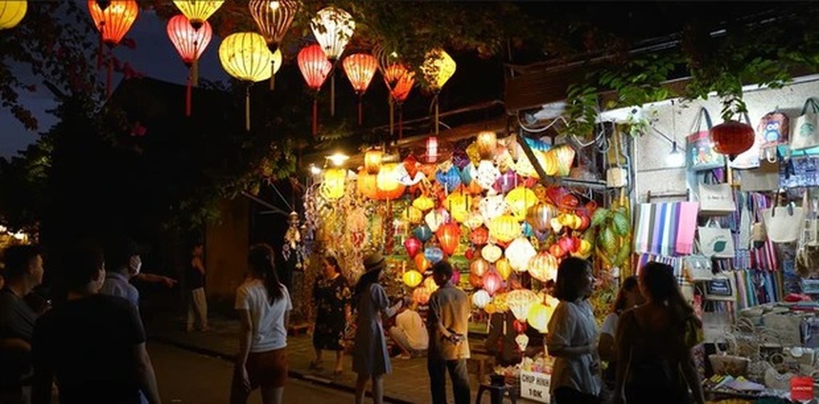 Khách Tây trải nghiệm 24h ở Hội An, gặp người phụ nữ đẹp nhất thế giới - 4 Khách Tây trải nghiệm 24h ở Hội An, gặp người phụ nữ đẹp nhất thế giới - 4