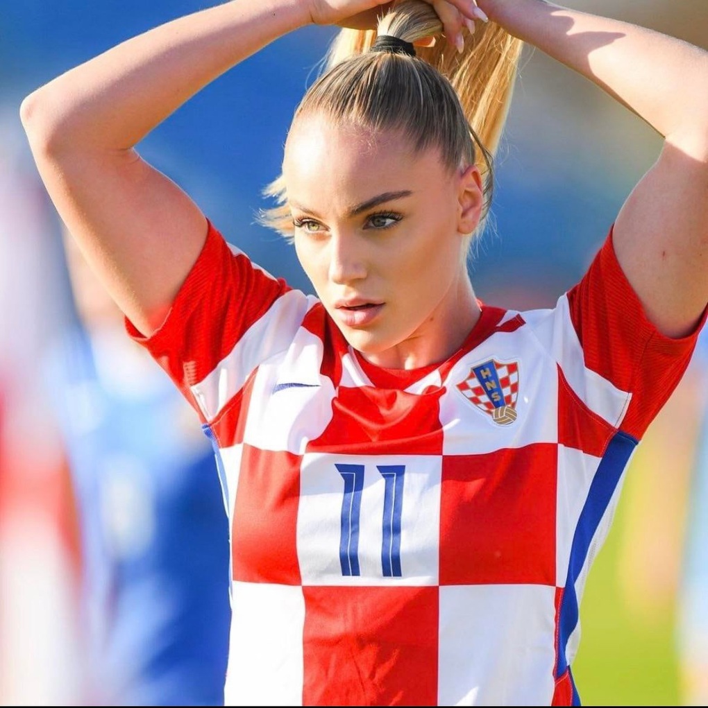 Cầu thủ nữ đẹp nhất thế giới mê mẩn C.Ronaldo - 2 Cầu thủ nữ đẹp nhất thế giới mê mẩn C.Ronaldo - 2