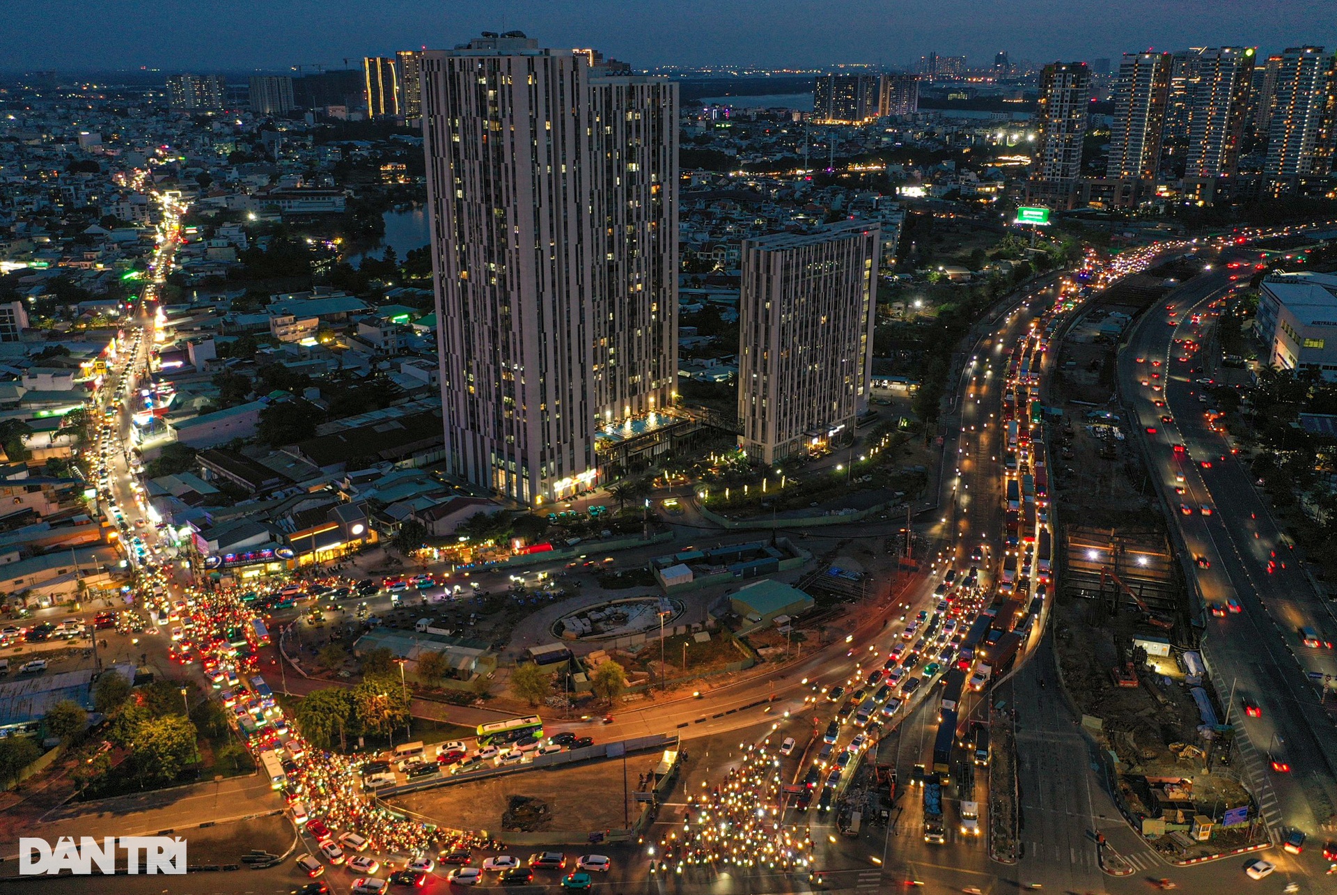 Nút giao lớn nhất TPHCM kẹt kéo dài trong ngày đầu phân luồng - 8 Nút giao lớn nhất TPHCM kẹt kéo dài trong ngày đầu phân luồng - 8