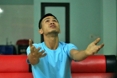 Thay vì hoài nghi, sao không dùng hình ảnh "người hùng" giáo dục con trẻ?