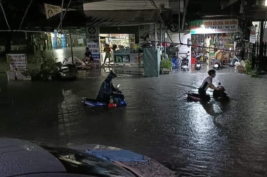 Cầu dân sinh sập, người dân gặp tai nạn do cơn mưa lớn kéo dài - 3 Cầu dân sinh sập, người dân gặp tai nạn do cơn mưa lớn kéo dài - 3