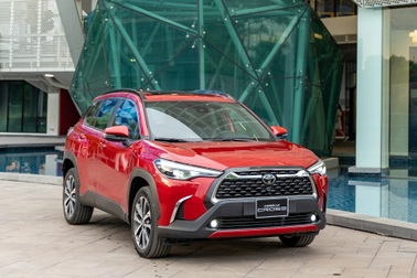 Toyota Corolla Cross giảm giá tới 65 triệu đồng tại đại lý