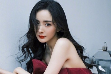 Dương Mịch hạnh phúc khi độc thân, chồng cũ lại chia tay bạn gái