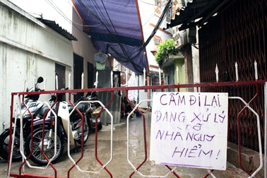 Hà Nội: Hai ngôi nhà bị lún, nghiêng nghiêm trọng