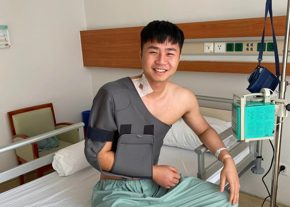 Thủ môn Văn Toản phẫu thuật thành công chấn thương lạ - 1 Thủ môn Văn Toản phẫu thuật thành công chấn thương lạ - 1