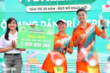 Cặp đôi CLB Pickleball Nghệ sĩ Hà Nội là Á quân nội dung Dân trí & Friends