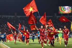 Khoảnh khắc ăn mừng bùng nổ của tuyển nữ Việt Nam sau khi vô địch SEA Games