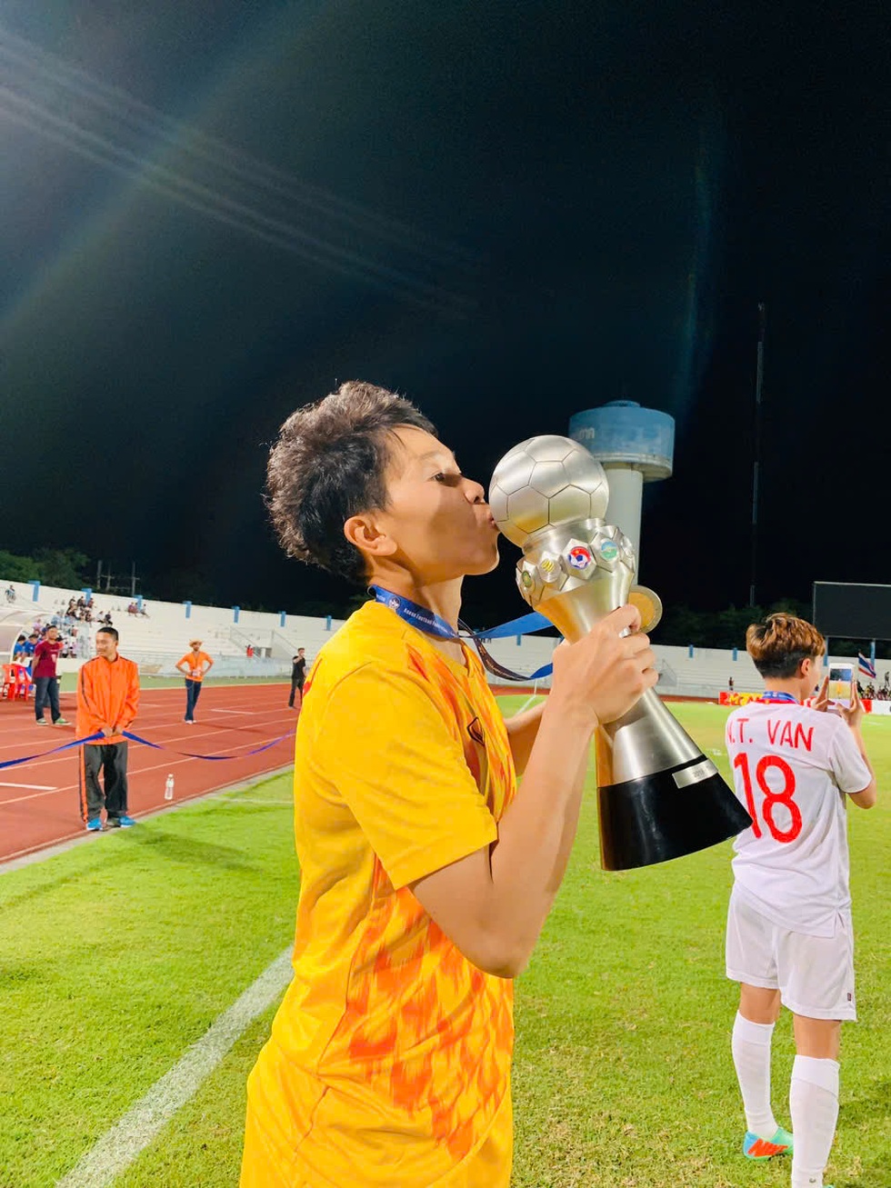 Quả bóng vàng Kim Thanh trải lòng về pha cản phá phạt đền ở World Cup - 1