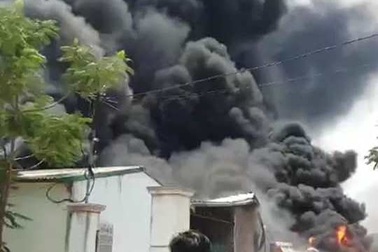 Đang cháy lớn trong khu công nghiệp tại Thanh Hóa