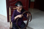Kỳ lạ cụ bà sở hữu “bộ tóc rồng” dài gần 3m