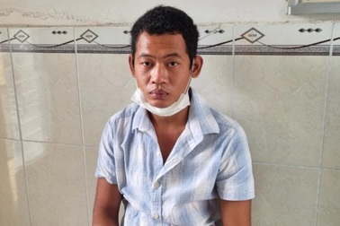 Nghi phạm giết người rồi trầm mình dưới ao cả ngày để trốn công an