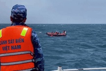 Toàn cảnh 15 giờ chạy đua với "tử thần" cứu 11 thuyền viên vụ chìm tàu