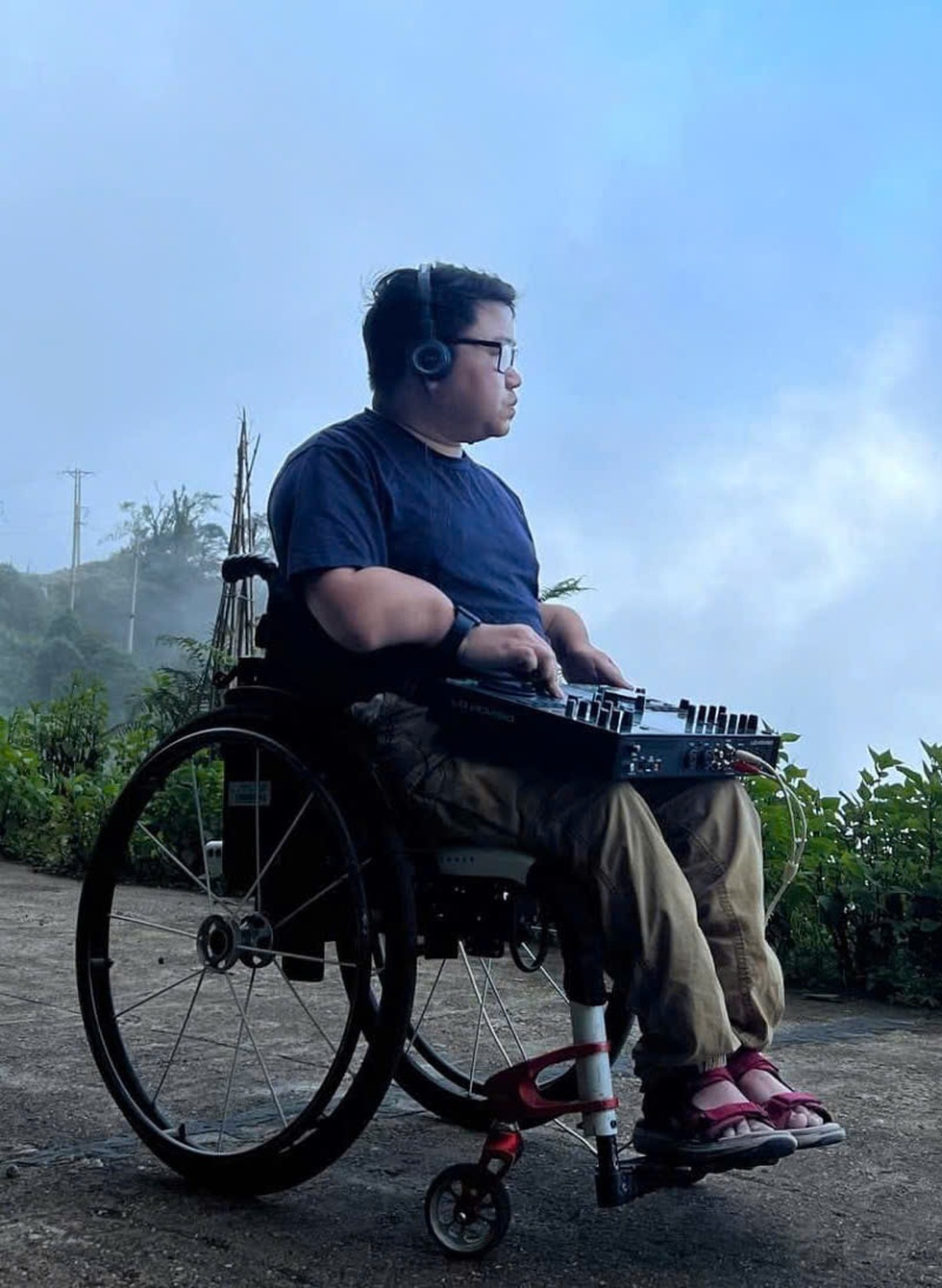 Cô gái Hà Nội xinh đẹp và tình yêu với chàng trai từng 200 lần gãy xương - 4 Cô gái Hà Nội xinh đẹp và tình yêu với chàng trai từng 200 lần gãy xương - 4