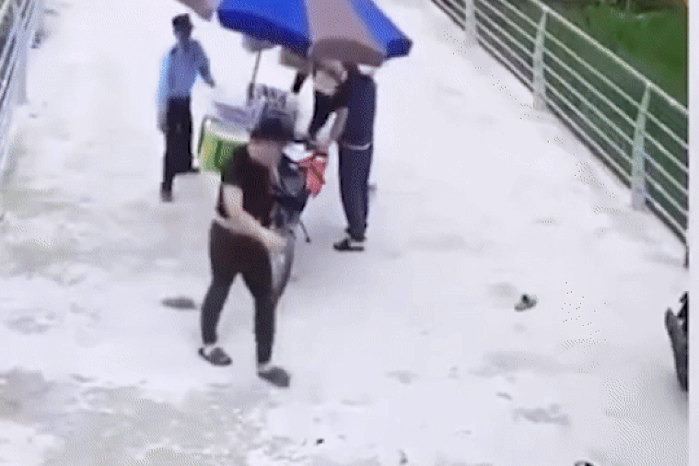 Điều tra vụ hỗn chiến trước cổng công ty giày ở Thanh Hóa - 1 Điều tra vụ hỗn chiến trước cổng công ty giày ở Thanh Hóa - 1