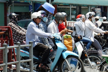 Nắng nóng "tỏa nhiệt" khắp trang báo tuần qua