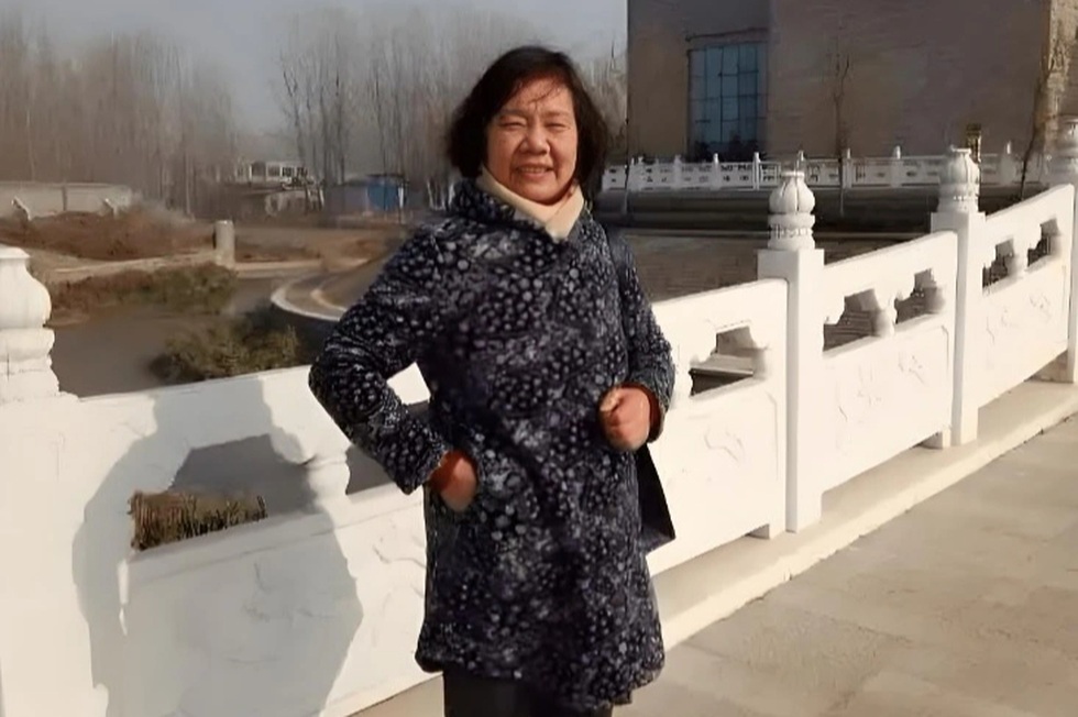 Con đứng bét lớp đỗ đại học, mẹ mù chữ trở thành nhà văn - 3