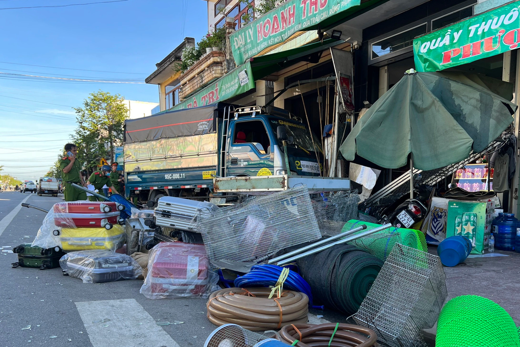 Vụ xe tải tông chết 2 người: Tài xế vừa mua xe, đang trên đường về nhà - 1 Vụ xe tải tông chết 2 người: Tài xế vừa mua xe, đang trên đường về nhà - 1