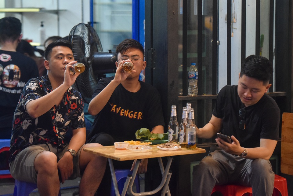 Hàng quán phố cổ thi nhau sang nhượng, đến Tạ Hiện cũng chung cảnh đìu hiu - 4 Hàng quán phố cổ thi nhau sang nhượng, đến Tạ Hiện cũng chung cảnh đìu hiu - 4