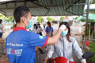 Tuổi trẻ xứ "Công tử Bạc Liêu" hết mình tiếp sức sĩ tử thi tốt nghiệp THPT