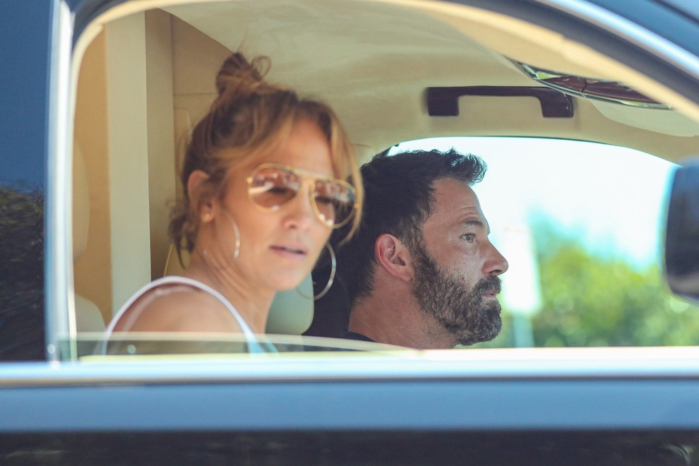Jennifer Lopez cực ngầu lúc tắc đường, Ben Affleck không thể rời mắt - 2 Jennifer Lopez cực ngầu lúc tắc đường, Ben Affleck không thể rời mắt - 2