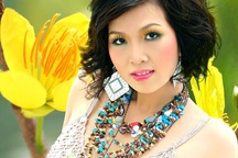 Ca sĩ Hoàng Dung: Giọng ca lạ...