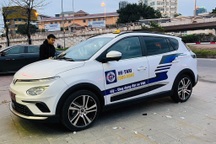 VinFast VF e34 gắn "mào" taxi gây xôn xao trong thời điểm xăng "bão giá"