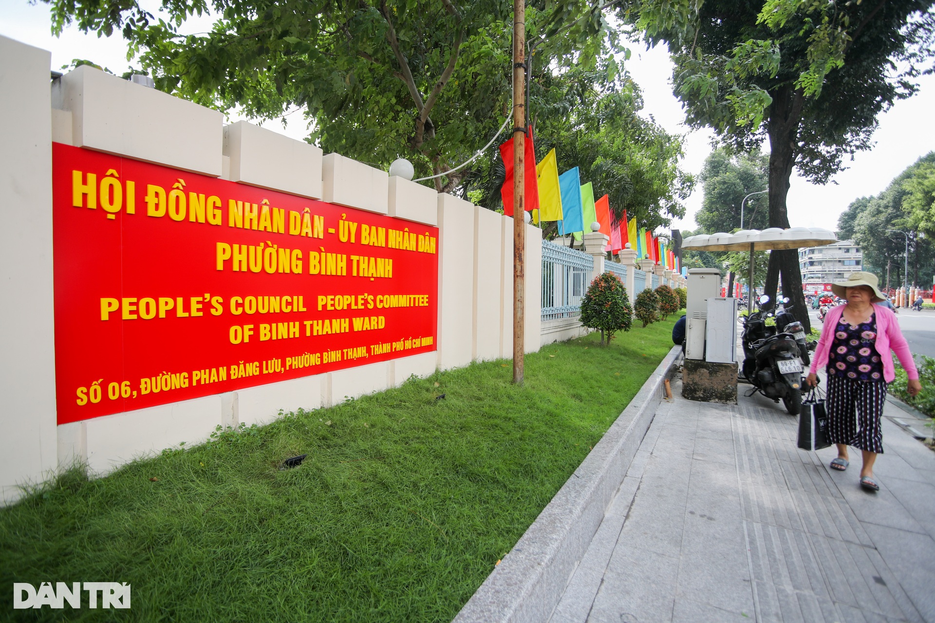 Hàng loạt địa phương ở TPHCM bắt đầu lắp đặt bảng tên phường mới - 2 Hàng loạt địa phương ở TPHCM bắt đầu lắp đặt bảng tên phường mới - 2