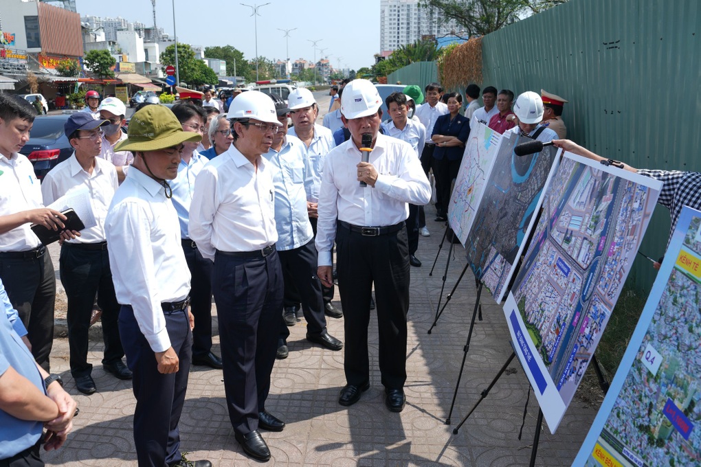 Bí thư TPHCM thúc giục tiến độ hầm chui Nguyễn Văn Linh và cầu Nguyễn Khoái - 1 Bí thư TPHCM thúc giục tiến độ hầm chui Nguyễn Văn Linh và cầu Nguyễn Khoái - 1