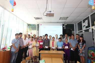 11 phần quà đến tay người bệnh từ các doanh nghiệp du lịch phố cổ