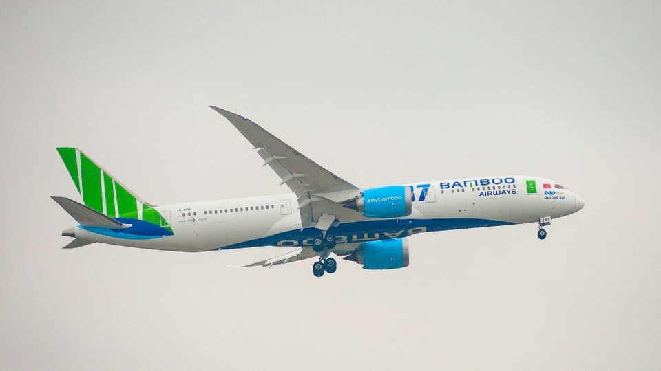 Cận cảnh Boeing 787-9 Dreamliner “Ha Long Bay”- máy bay thân rộng đầu tiên của một hãng hàng không tư nhân Việt Nam - 4 Cận cảnh Boeing 787-9 Dreamliner “Ha Long Bay”- máy bay thân rộng đầu tiên của một hãng hàng không tư nhân Việt Nam - 4