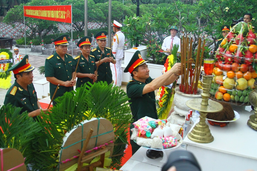 Đón 16 hài cốt liệt sỹ từ Lào về đất mẹ an nghỉ - 2 Đón 16 hài cốt liệt sỹ từ Lào về đất mẹ an nghỉ - 2