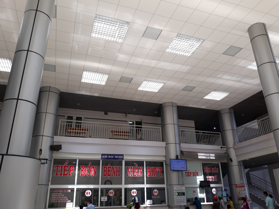 Một phần trần chống nắng của Bệnh viện nghìn tỷ Tây Nguyên bất ngờ bị sập - 10 Một phần trần chống nắng của Bệnh viện nghìn tỷ Tây Nguyên bất ngờ bị sập - 10