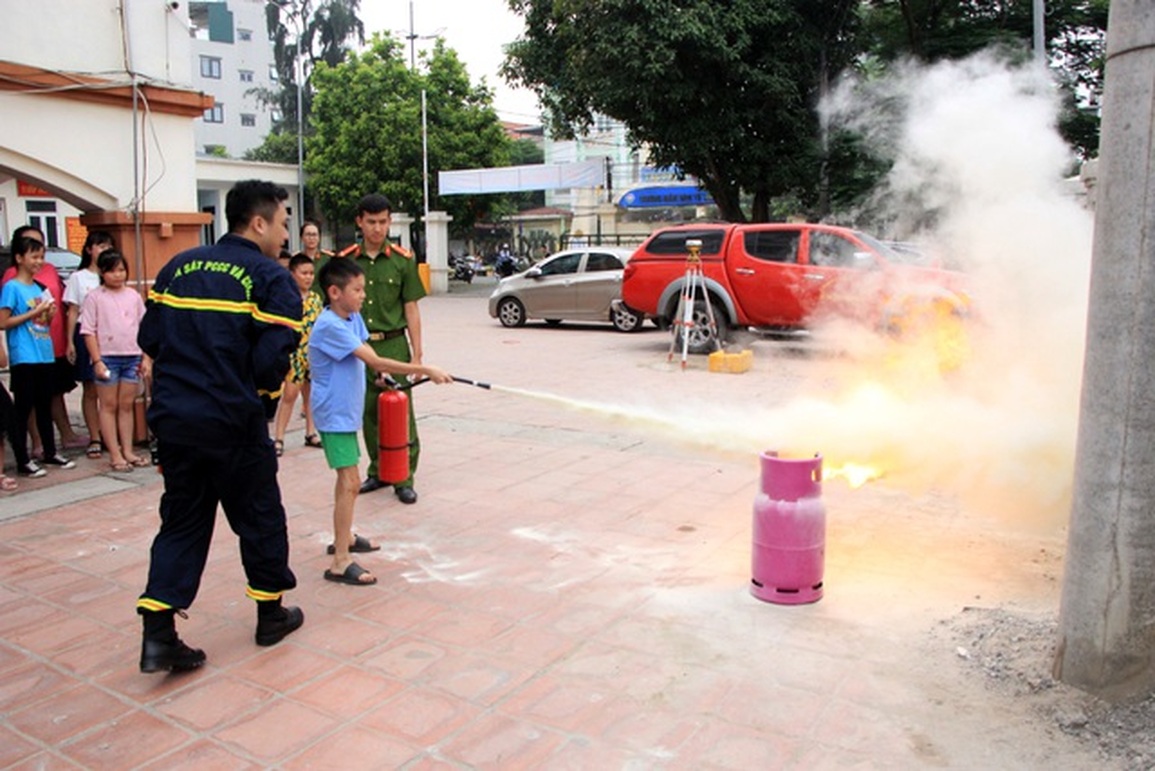 Liên tiếp cháy nổ tại Hà Nội: Cảnh sát khuyến cáo những việc cần làm ngay - 4 Liên tiếp cháy nổ tại Hà Nội: Cảnh sát khuyến cáo những việc cần làm ngay - 4