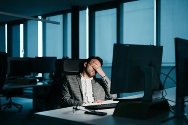 Bí mật về một nghề "hái ra tiền" bỗng nhiên thành nghề áp lực nhất