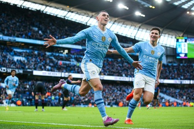 Man City thắng giòn giã, Liverpool loại Arsenal