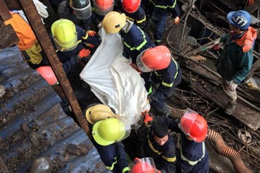Vụ sập giàn giáo: Kết thúc tìm kiếm, xác định 13 nạn nhân tử vong