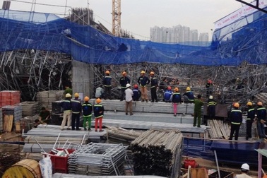 Vẫn còn người mắc kẹt trong vụ sập giàn giáo công trình 17 tầng
