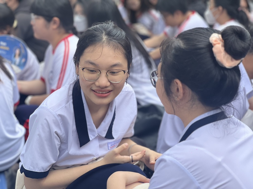 Đứa trẻ òa khóc: Cả ngày không thấy mặt bố mẹ, có gặp chỉ toàn nghe la - 3 Đứa trẻ òa khóc: Cả ngày không thấy mặt bố mẹ, có gặp chỉ toàn nghe la - 3